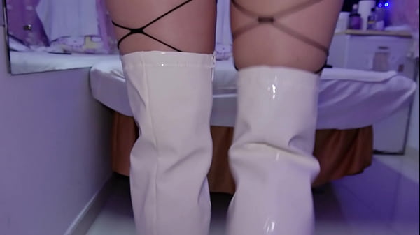 Nonton Yanyan White Boots thumbnail