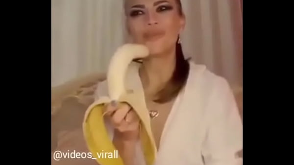 Play MP4 - Garganta profunda na banana &commat;dancarinasdoinsta7