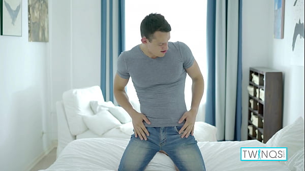 Muscled boy Luke A covers himself in oil from head to toe, making his skin nice and shiny Watch as he rubs his abs, legs and ass, before stroking his hard cock! Full Videos & More only at TwinQs.com! 