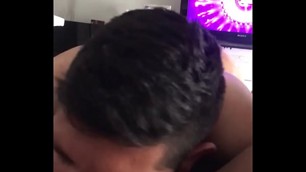 Mi papi me da su verga para mamar 