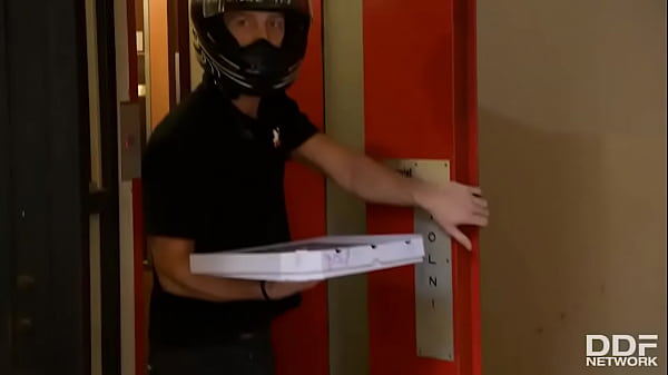 Blowjob_for the_Pizza Boy