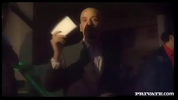 The beautiful blonde kyra banks gives a blowjob before getting screwed 