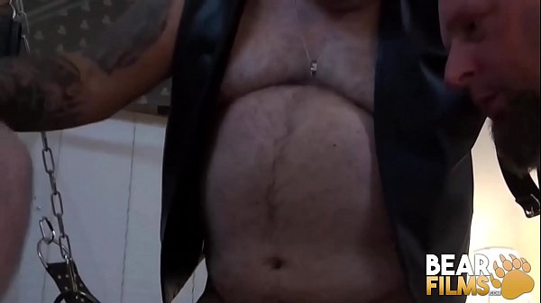 Play MP4 - BEARFILMS Mature Daddy Stefan Dupuis Bottoms For 2 Bears