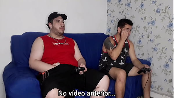 Play MP4 - Apostando o Cu No Video Game e o Puto Saiu Daqui Vazando Leite - Parte 3 - Tava em casa cheio de tes&atilde;o e meu amigo meu aqui jogar&comma; mas meu pau n&atilde;o abaixava