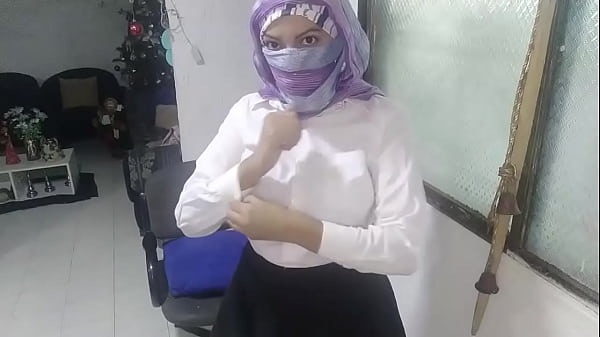 Play MP4 - Real Hot Arab MILF In School Outfit Masturbates And Squirts To Orgasm In Niqab While Husband Away