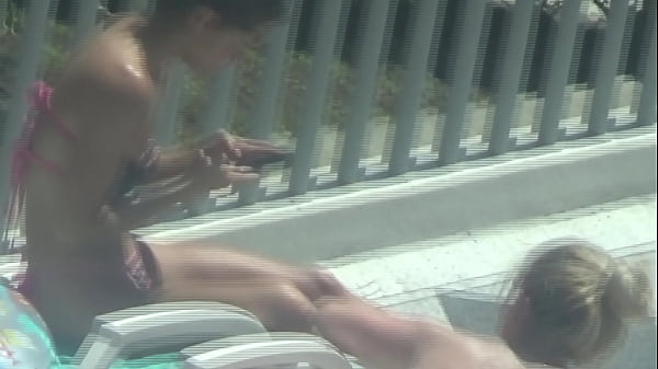 Espiando_a Rubia_en la Piscina