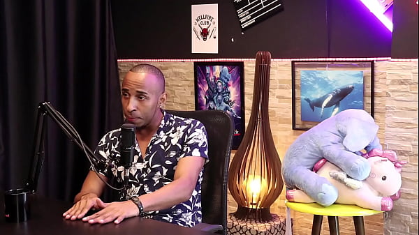 Play MP4 - Neg&atilde;o mostra a cicatriz do pau duro quebrado - Negro Top Del&iacute;cia