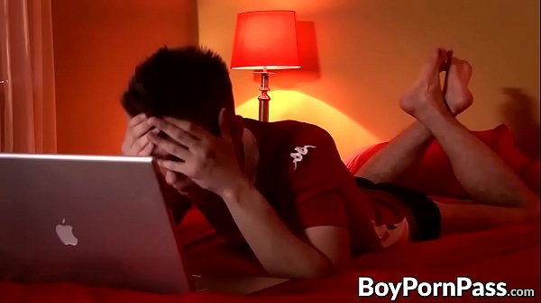 Two mesmerizing twinks enjoy anal sex 