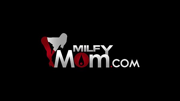 Brandi Lovescreamsand moans whileshe gets her hungry muff drilled by bigpiece of hard wood