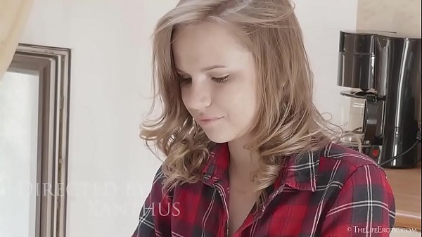 Play MP4 - Day Dream - Elizabeth L&comma; Laima R