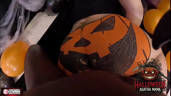 Agatha Mama em: um BBC fodendo um JACK O'LANTERN de HALLOWEEN de uma MILF Brasileira - Gr&aacute;tis 