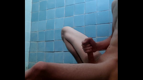 Play MP4 - Hot Take Shower