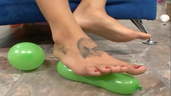 Nonton Arianna Jay An Uninhibited Woman Gets Her Pussy Penetrated thumbnail