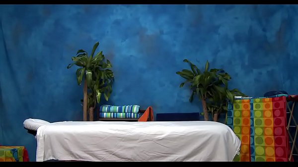 Nonton Hot Masseuse With Tiny Wobblers thumbnail