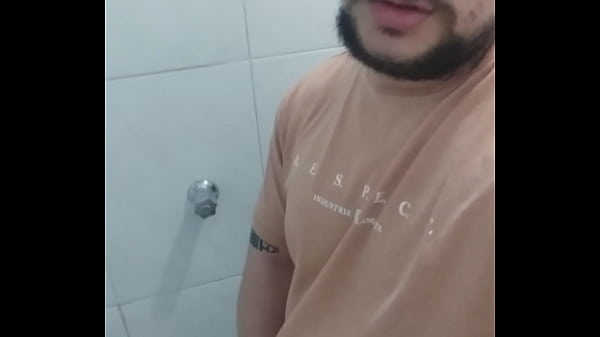 Novinho dotado gozando gostoso