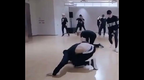johnny (nct) dancing