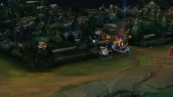 Hombre con orejas de furro se folla a 5 personas 