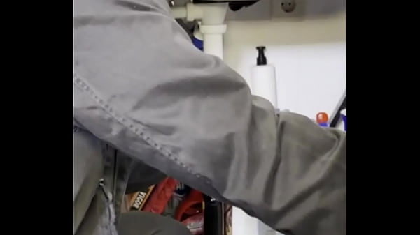 Nonton Couple Of Bisexual Girls Want To Share The Plumber's Bbc Cock. thumbnail