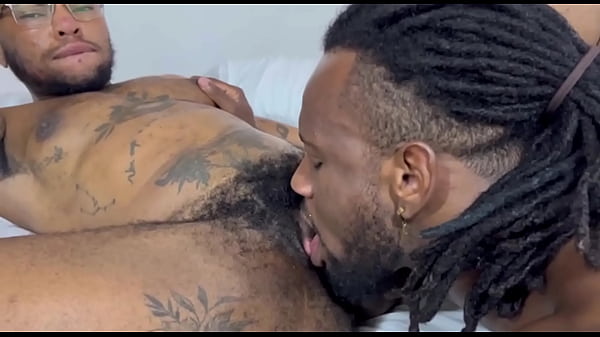 Play MP4 - Neg&atilde;o dotado fudeu o macho com buceta