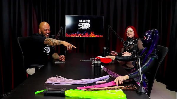 Duas gostosas apresentam seus instrumentos de trabalho e de prazer pessoal rainbow witch & madame agatha watch sheer red 