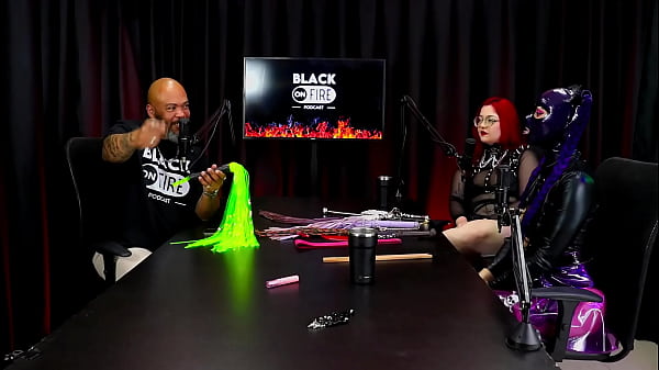 Duas gostosas apresentam seus instrumentos de trabalho e de prazer pessoal rainbow witch & madame agatha watch sheer red 