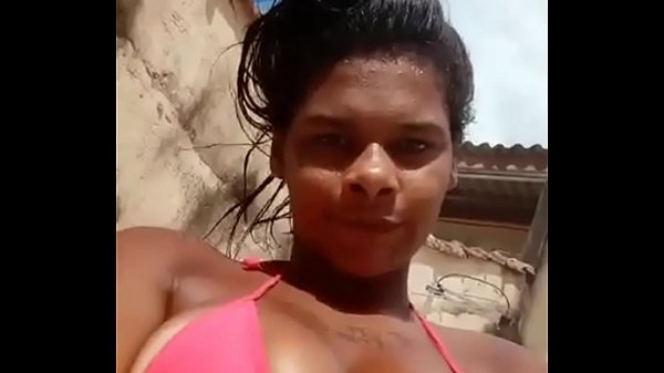 Play MP4 - Novinhas se exibindo em live