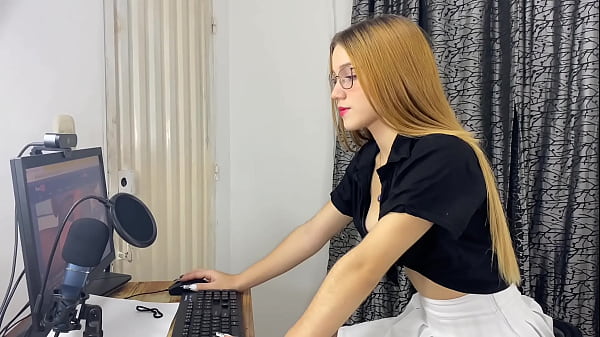 Secretar&iacute;a Se Masturba Para Su Jefe thumbnail
