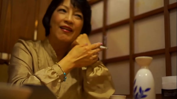 熟女のアナルを狙え！危険過ぎて誰も手を出さなかった往年熟女のアナルに勇気ある若者がカラダを張ってお届けする、デンジャラスナンパの最高峰!!えっ？アナル？！恥じらいながら戸惑う熟女は、数十年前の気分に戻ったかのよう、ウブな恥じらい熟女の姿がここにある！ thumbnail