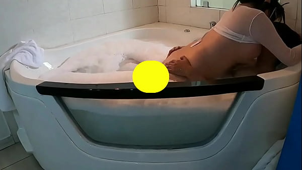 Madura Venezolana Sigue Foll&aacute;ndose V&iacute;rgenes thumbnail