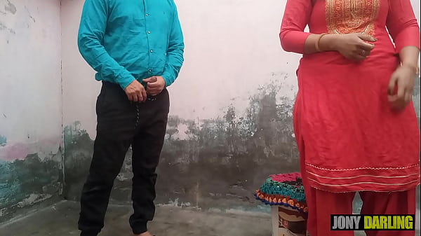 Play MP4 - कॉलेज की हॉट लड़की को घर घर जाकर चुदवाने का शोंक था