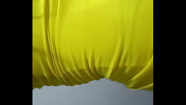 Play MP4 - Sexy travesti de closet modelando tanga rica