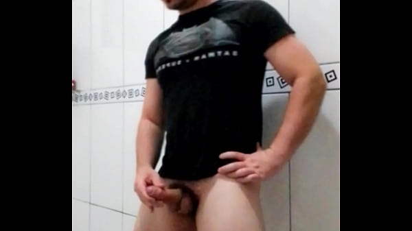 Gostoso Se Masturbando A Camiseta Do Batman thumbnail