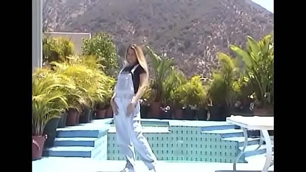 Nonton She's The Giant Doxy In thumbnail