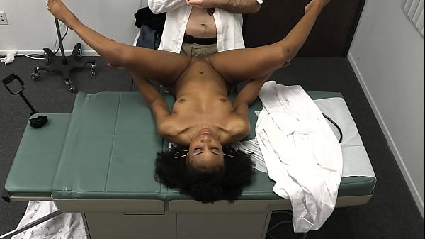 Doctor Orders the Ten to Remove Her_Cloths for Her Sexual Health Checkup Doctorbangs