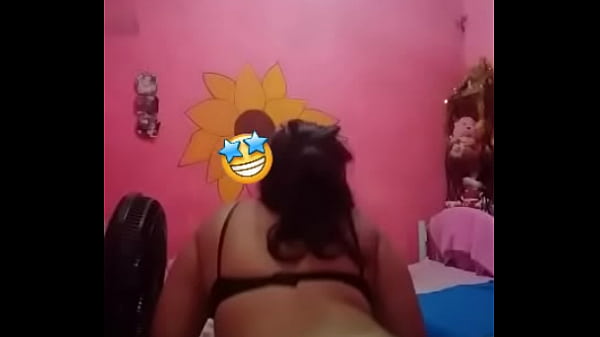Rebolando o rab&atilde;o gostoso 
