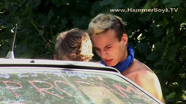 Bareback summer affair hard fuck Denis Surovcik and Jordan Lopez from Hammerboys 