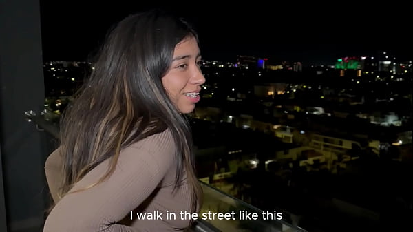 Play MP4 - Mexicana de tetas perfectas es follada por una verga enorme en el balc&oacute;n&comma; Verito Aguas recibe una enorme polla en su estrecho co&ntilde;o h&uacute;medo