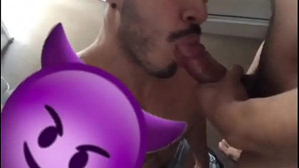 Puto mamando roludo at&eacute; ganhar leite 