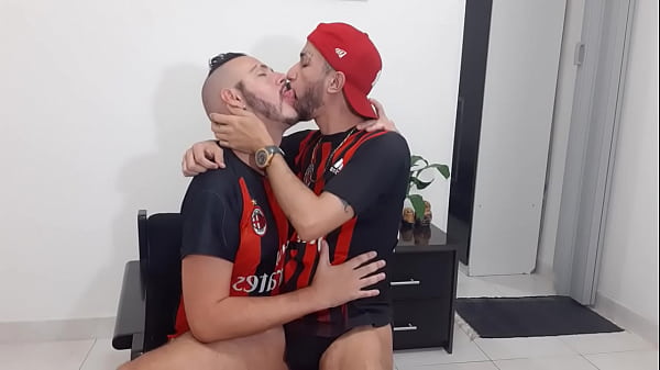 Muito Beijo De Lingua Entre Latinos thumbnail