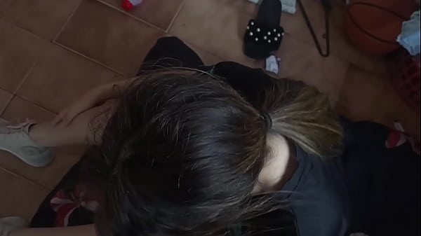 Play MP4 - mi hermanastra quiere venirse a vivir conmigo y me follo duro y rico a la muy cachonda