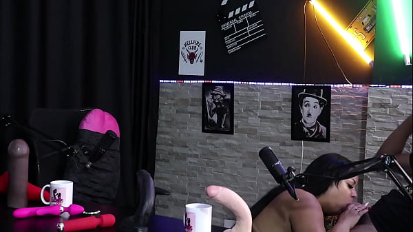 Morena bota o pau do marido pra fora e faz um boquete - Hanna Pimentinha e Richard Pimenta (SHEER/RED) 