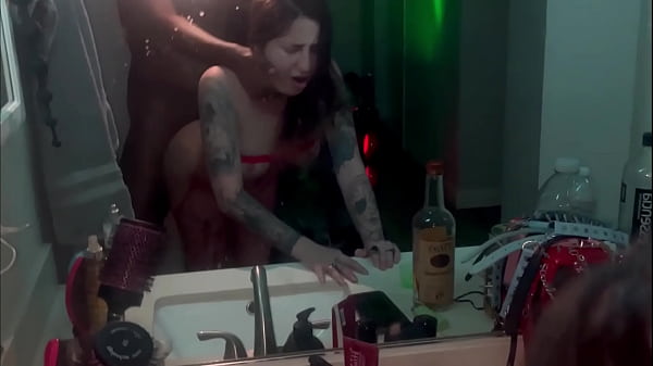 Play MP4 - my Girlfriend bestfriend wanted to try BBC while she was at work