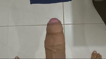 Punheta Gostosa Do Corno No Chuveiro thumbnail