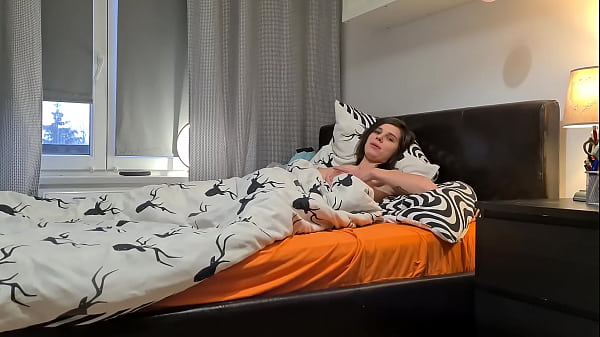 Play MP4 - Young-Wife plays with a vibrator to orgasm