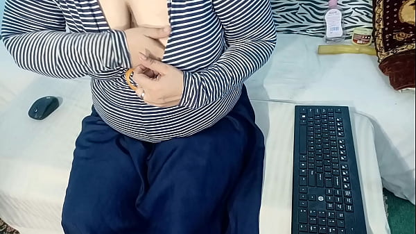 Cheating Wife Showing Big Ass, Big Boobs And Hairy Pussy In Three Live Sex Desi Shows, Husband Makes Bbw Go Viral thumbnail