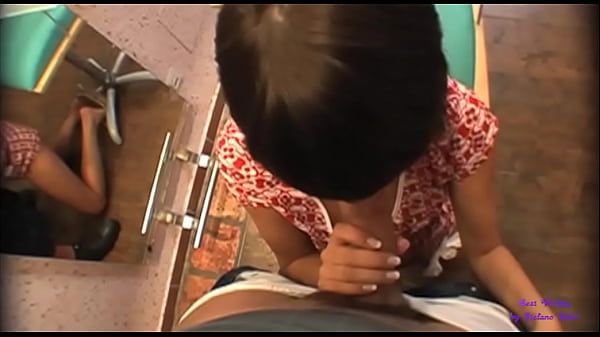 Play MP4 - Nel bar Krystine mi mostra le sue tette e la fica e gli metto il cazzo in bocca