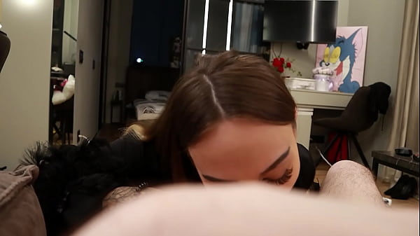 Babe gets dicked instead of doing her job 