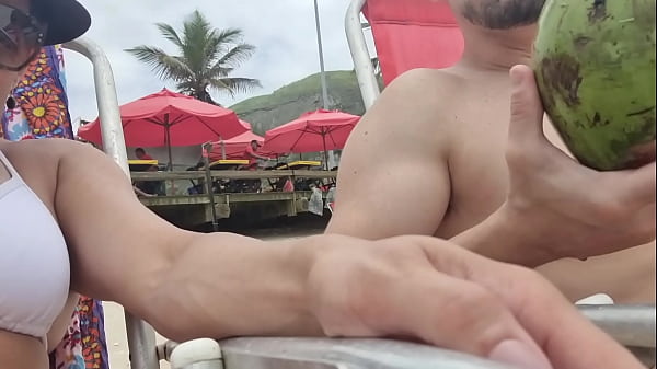 Encontrei A Vizinha No R&eacute;veillon Na Praia thumbnail