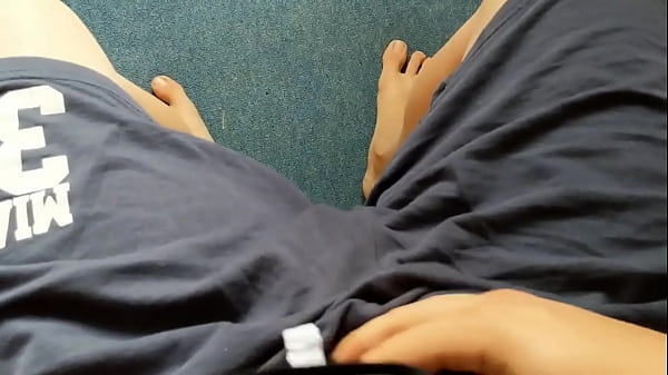 Play MP4 - Playing with my hard cock after waking up