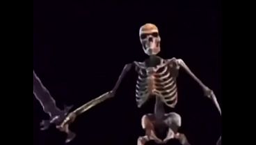 Quando a mina vai no banheiro e fica somente o namorado dela e eu